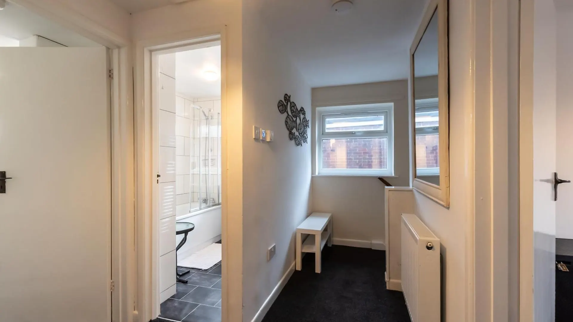 Apartment Central Modern Flat In Southampton, Sleeps 5, Free Off-Road Parking, Close To Hospital, Cruise Terminal And Centre, Great For Contractors, Friends & Families