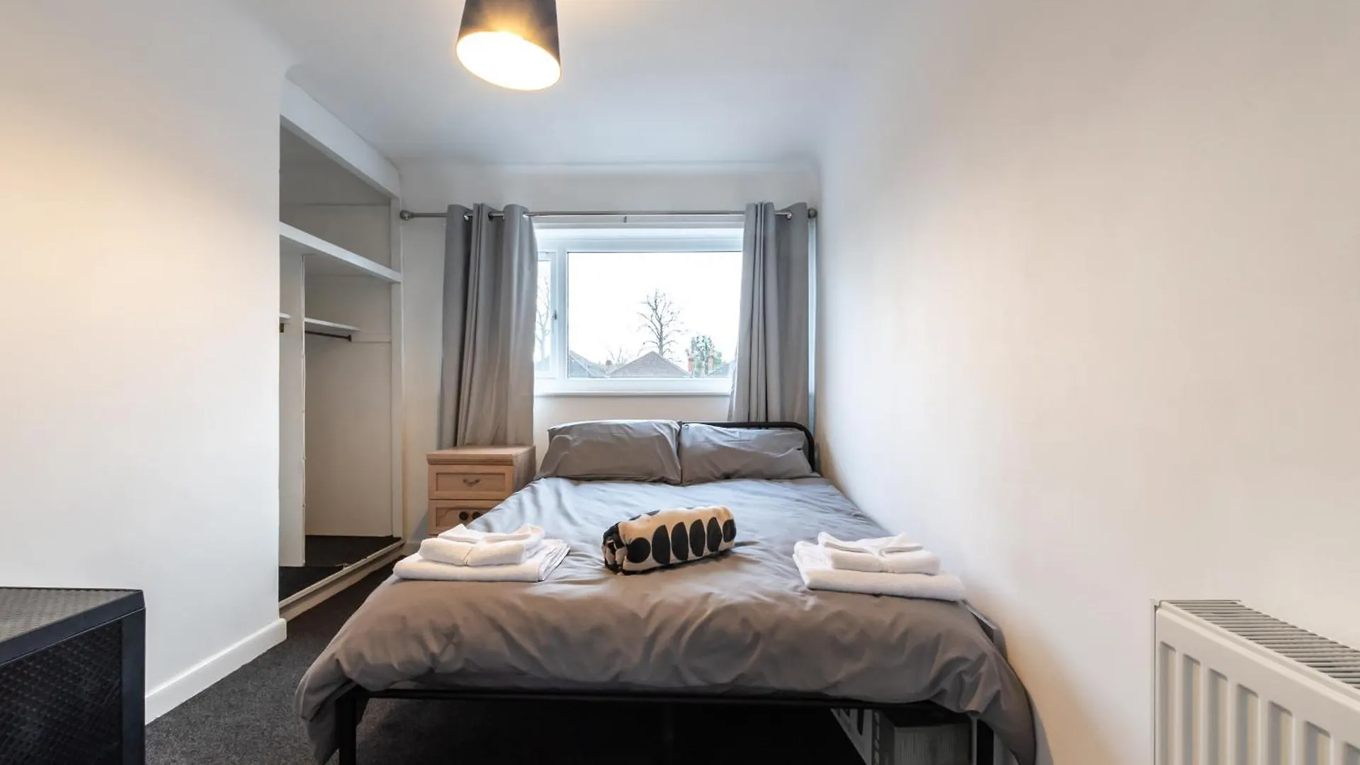 Central Modern Flat In Southampton, Sleeps 5, Free Off-Road Parking, Close To Hospital, Cruise Terminal And Centre, Great For Contractors, Friends & Families