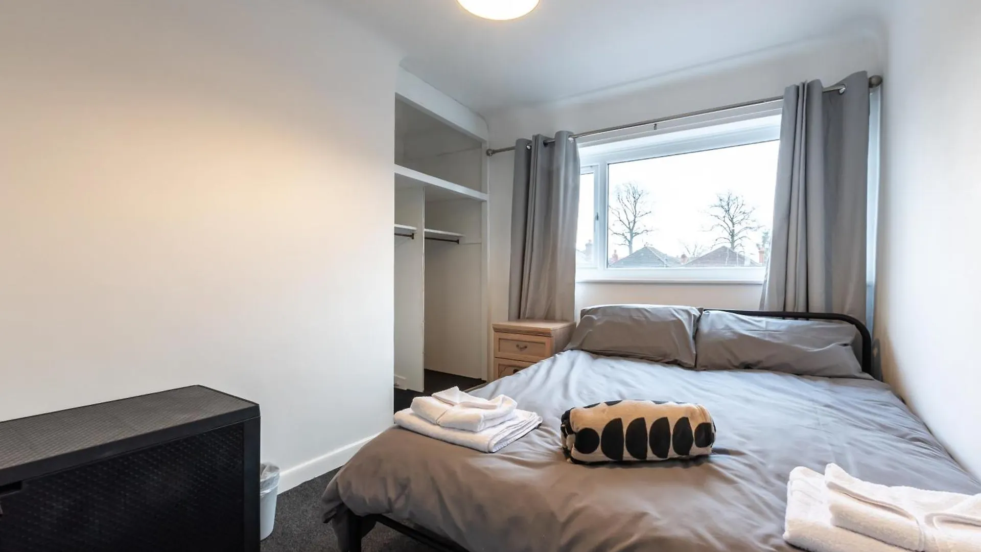 Central Modern Flat In Southampton, Sleeps 5, Free Off-Road Parking, Close To Hospital, Cruise Terminal And Centre, Great For Contractors, Friends & Families United Kingdom